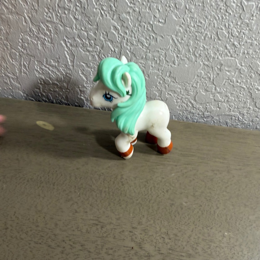 Vintage White Horse Pony Figure Teal Mane Orange Hooves Collectible‎ Toy